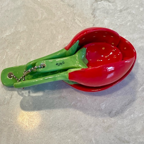 New Trendy Ceramic strawberry shaped measuring Spoons 4 pc set, great gifts! - Picture 3 of 9